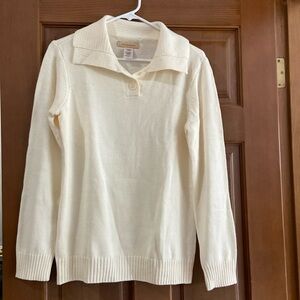 Sweater top with buttons